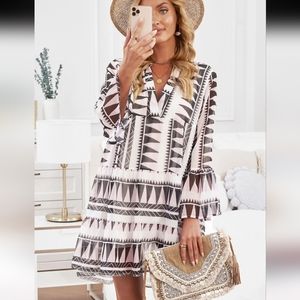 🛍️LAST CHANCE🛍️ Notched Neck Flare Sleeve Tiered Dress Small